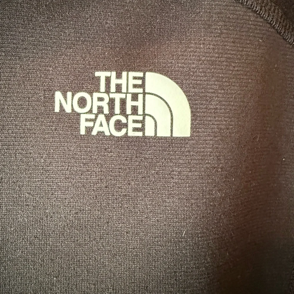 The North Face Men’s Black Quarter-Zip Pullover in Size Medium